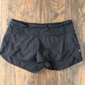 Lululemon Hotty Hot Shorts 2.5” - Size 6